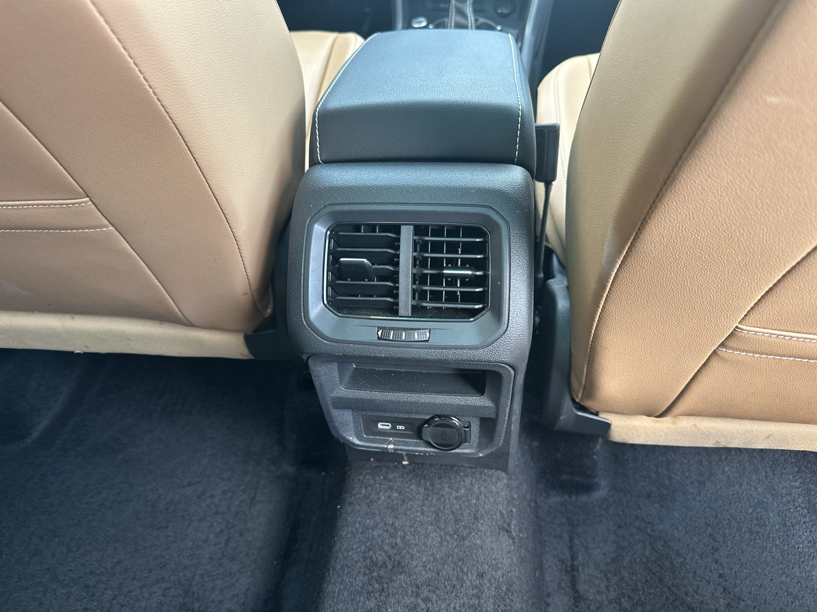 Used 2024 Volkswagen Tiguan SE R-Line AWD/4WD image 32