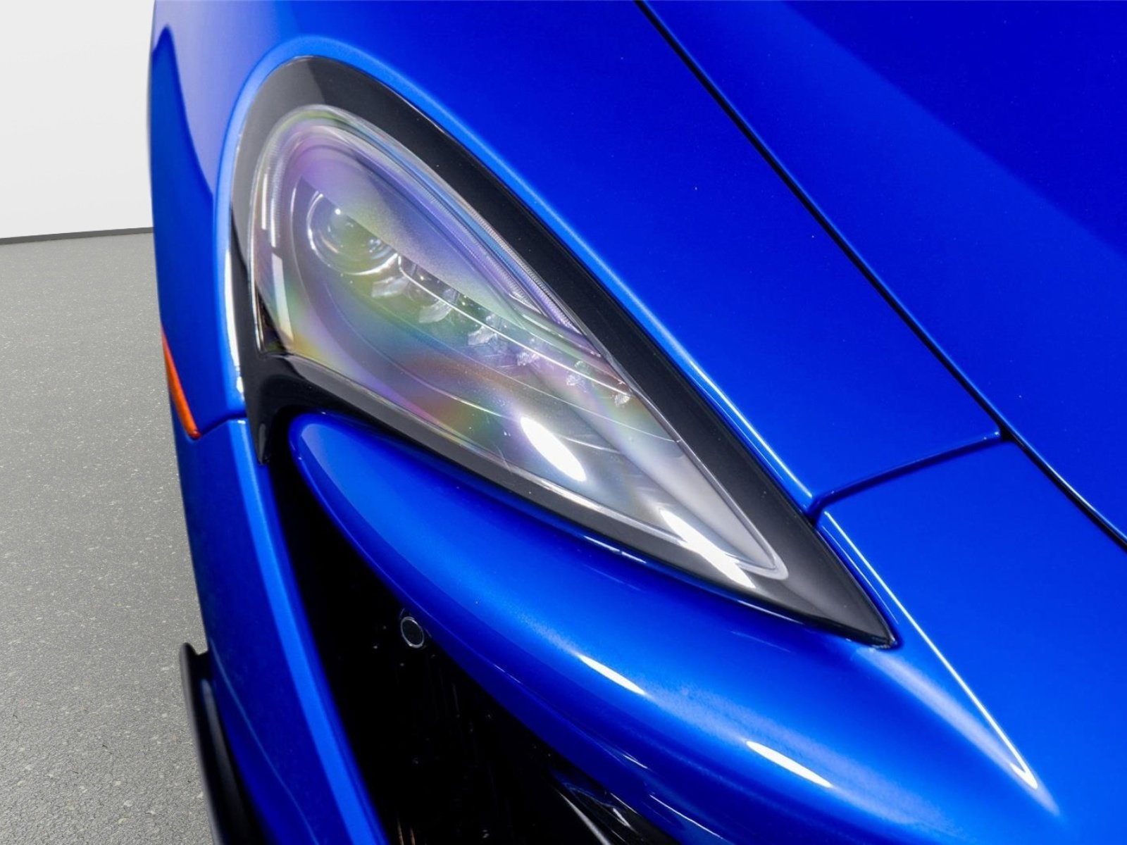 Used 2020 McLaren 600LT Spider RWD image 23
