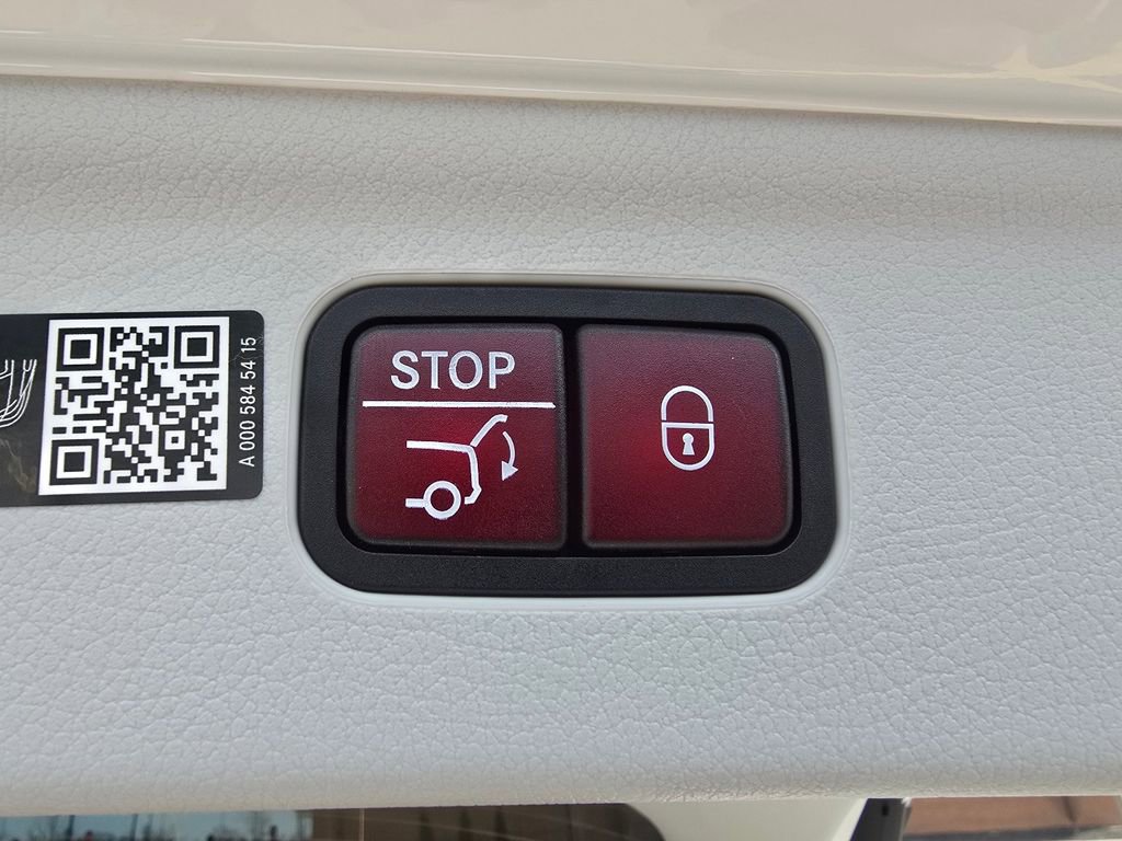 New 2026 Mercedes-Benz EQE 320 4MATIC SUV image 18