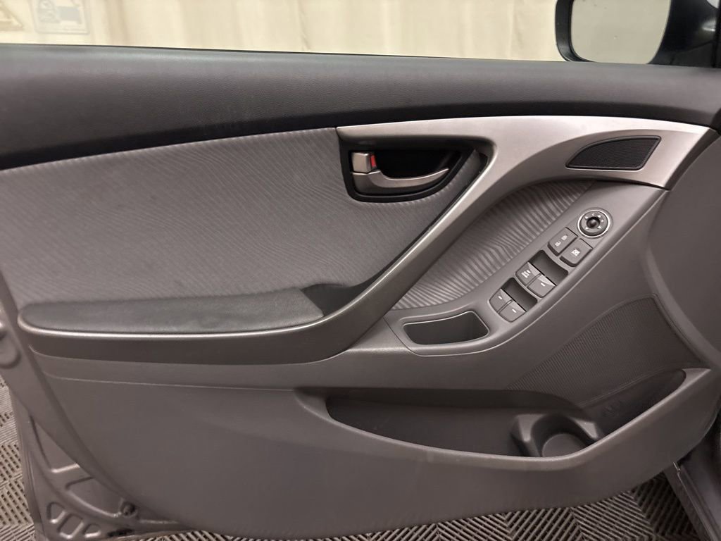 Used 2012 Hyundai Elantra GLS w/ Preferred Pkg 3 FWD image 10