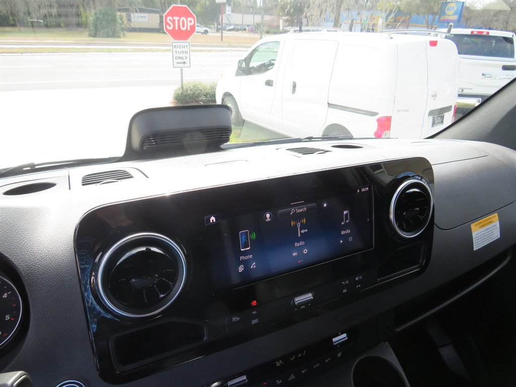 Used 2025 Mercedes-Benz Sprinter 2500 image 7