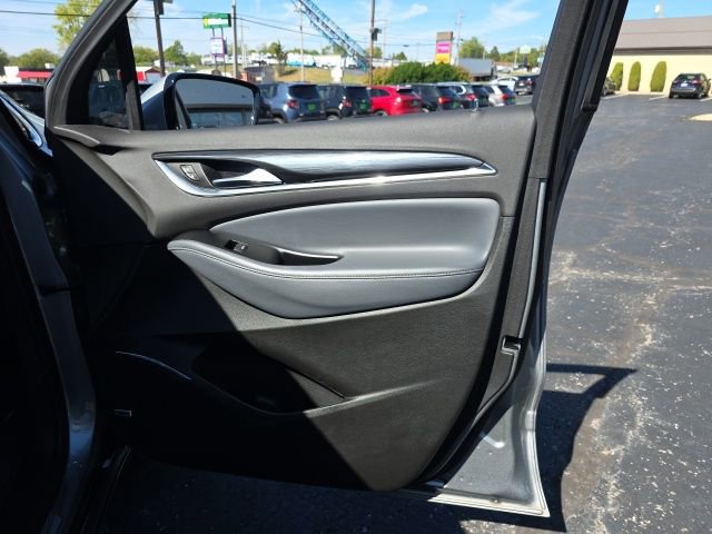Used 2024 Buick Enclave Premium AWD/4WD image 44