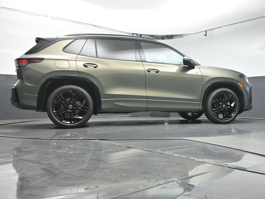 New 2026 Volkswagen Tiguan SE R-Line FWD image 43