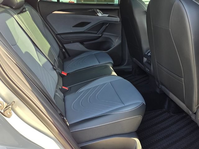 Used 2025 Volkswagen Tiguan SE R-Line FWD image 17