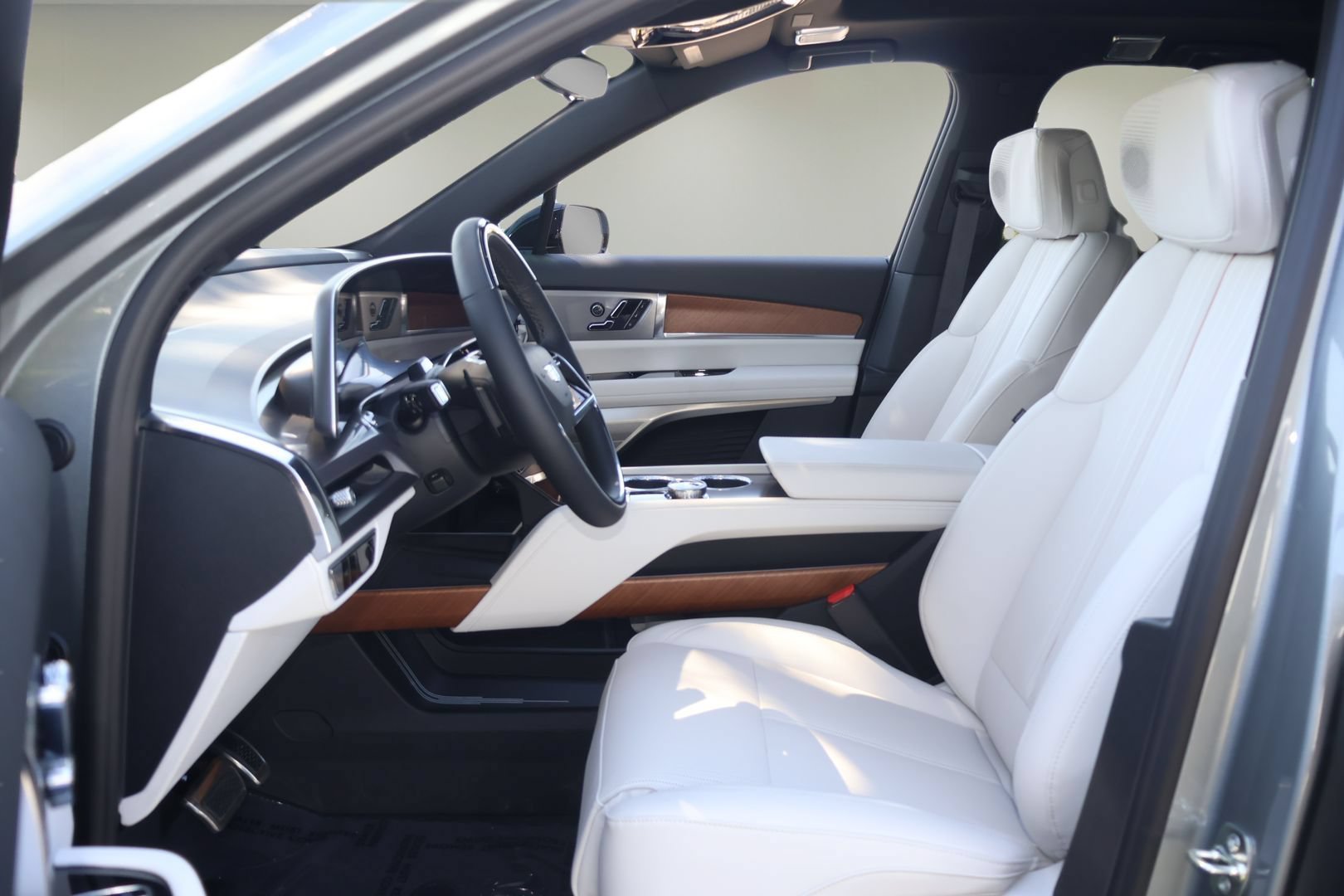 New 2026 Cadillac Vistiq Luxury AWD/4WD image 11
