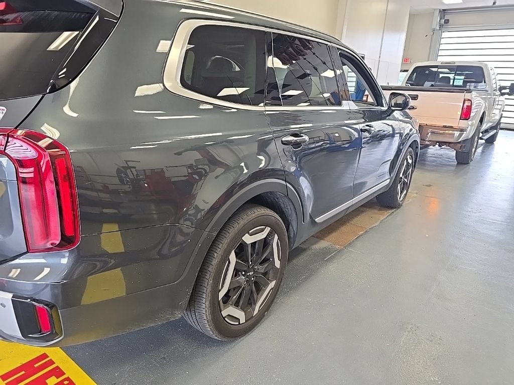 Used 2024 Kia Telluride S w/ S Sunroof Package FWD image 5