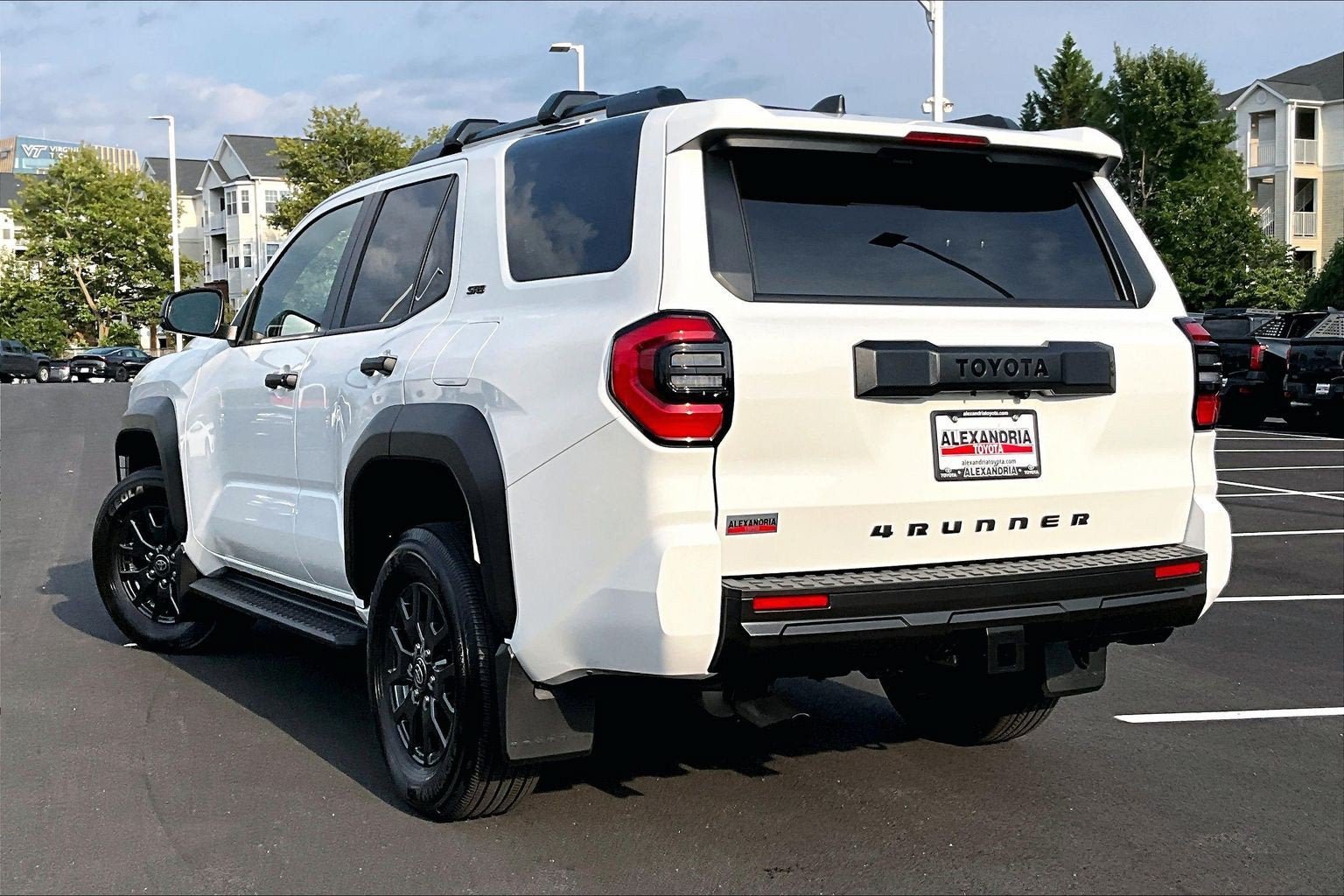Used 2025 Toyota 4Runner SR5 AWD/4WD image 11