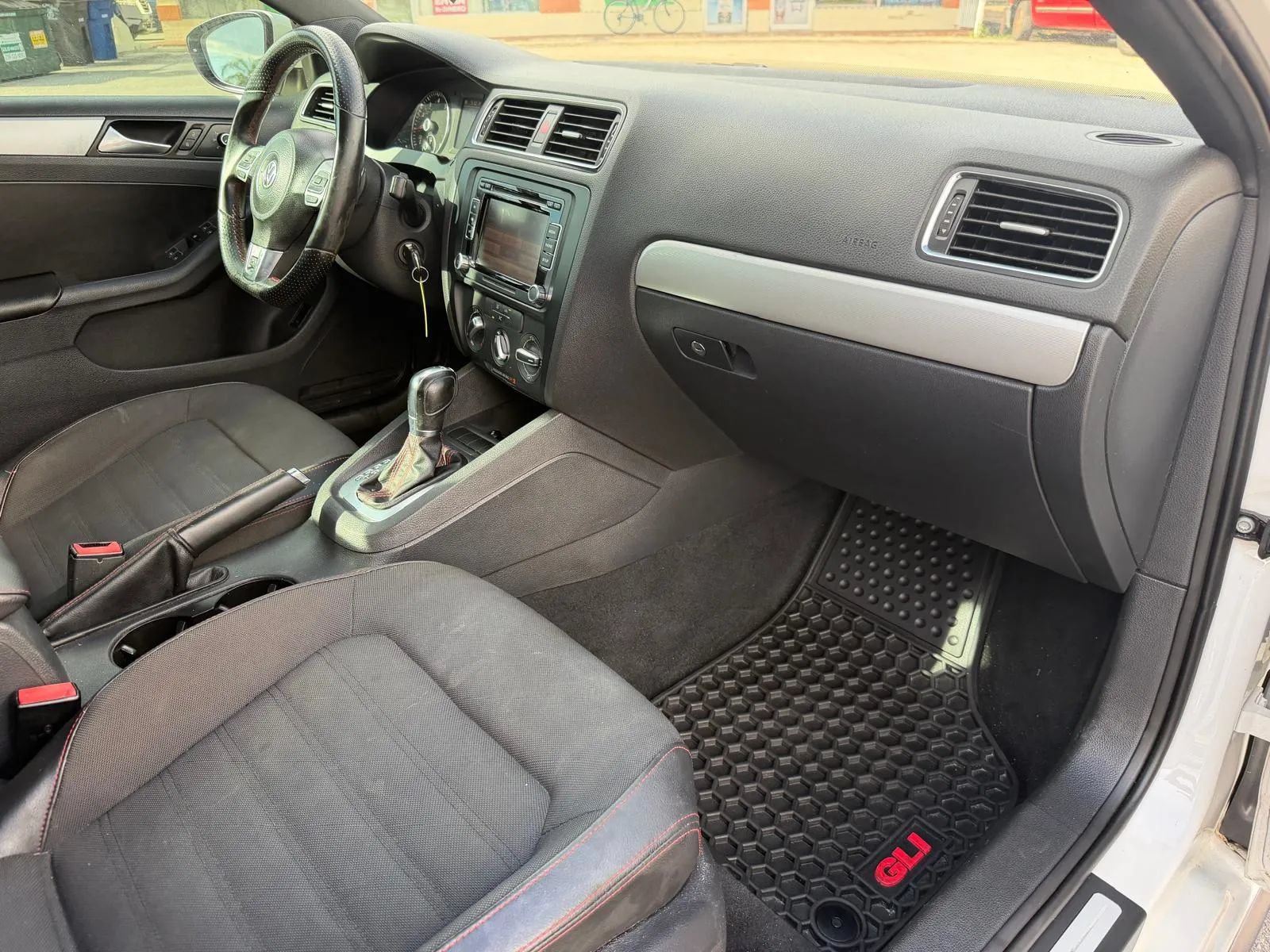 Used 2012 Volkswagen Jetta GLI FWD image 17
