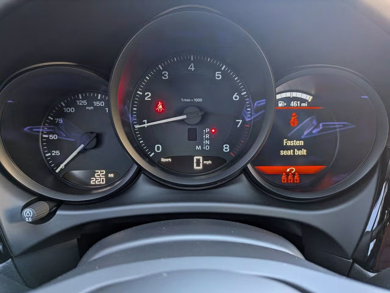 Certified 2025 Porsche Macan AWD/4WD image 17