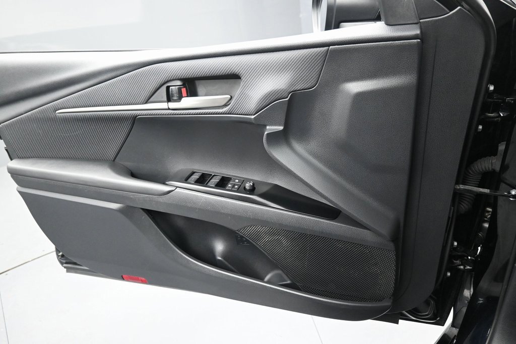 Used 2025 Toyota Camry SE image 29