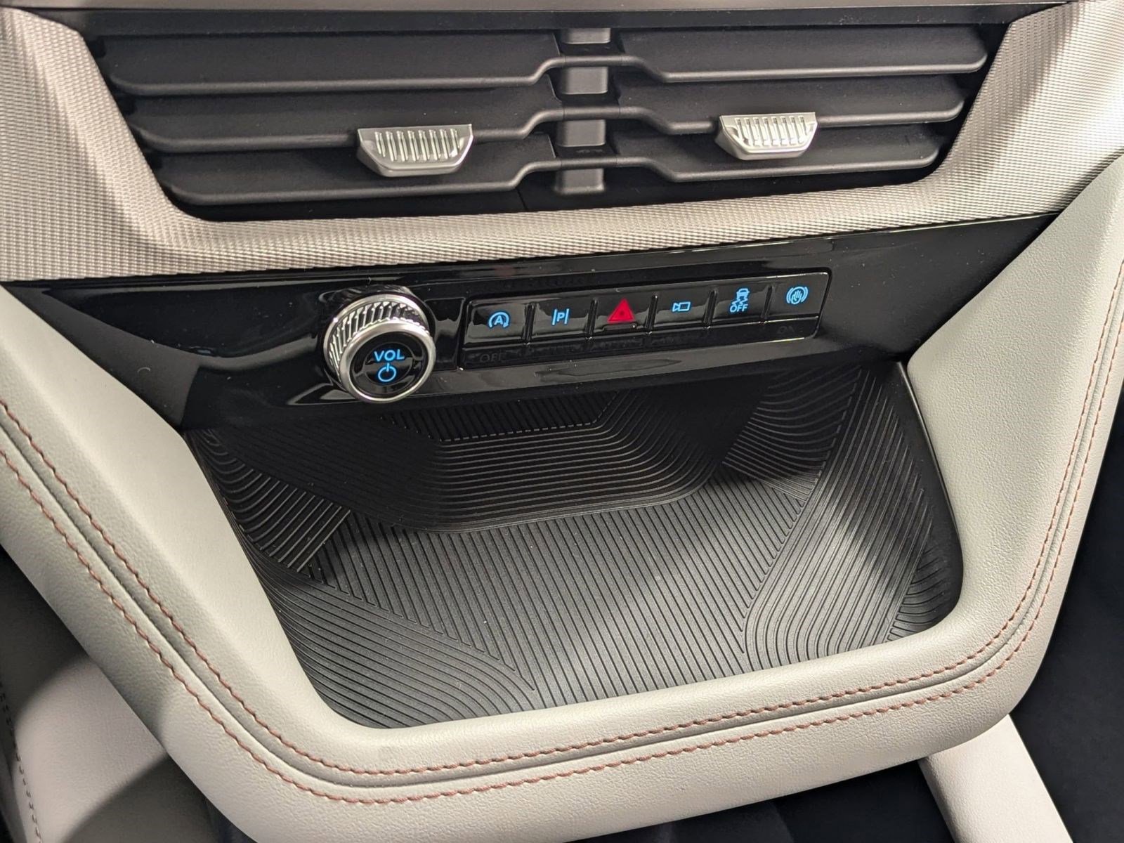 New 2026 Ford Explorer Active w/ Active Comfort Package image 24