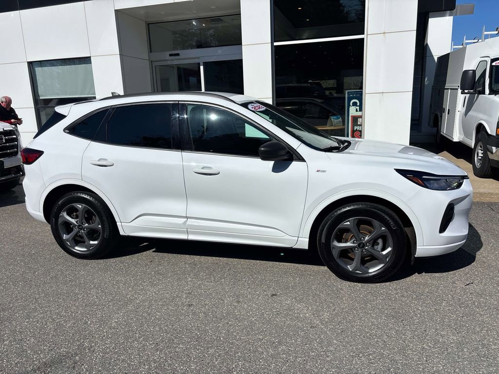 Used 2023 Ford Escape ST-Line w/ Tech Pack #1 AWD/4WD image 3