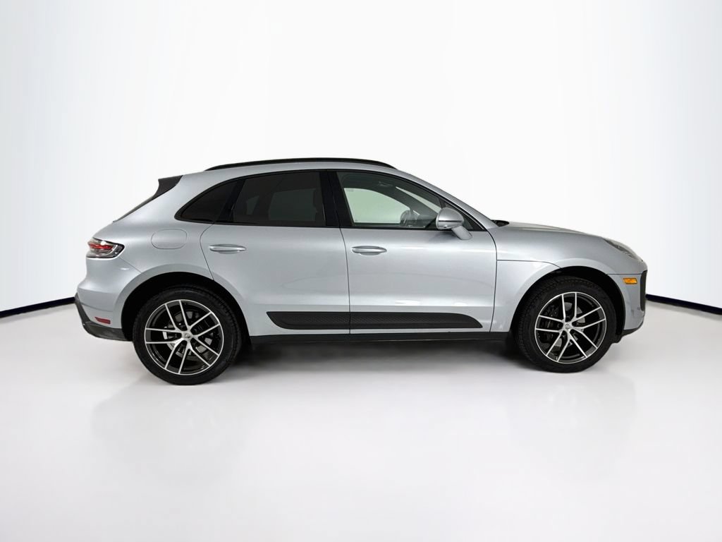 Certified 2025 Porsche Macan AWD/4WD image 8