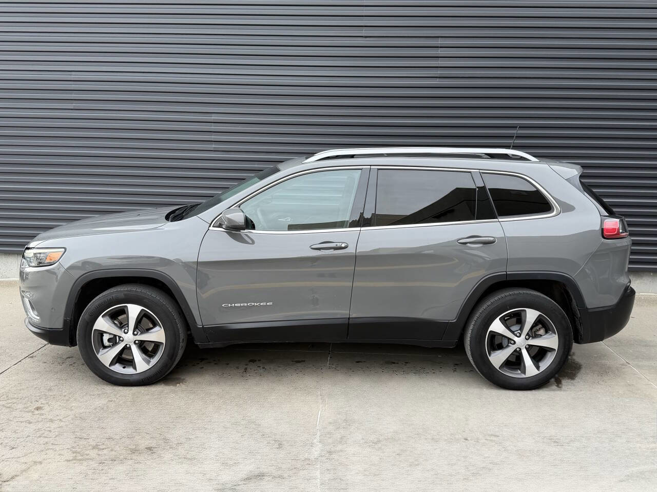 Used 2021 Jeep Cherokee Limited image 9