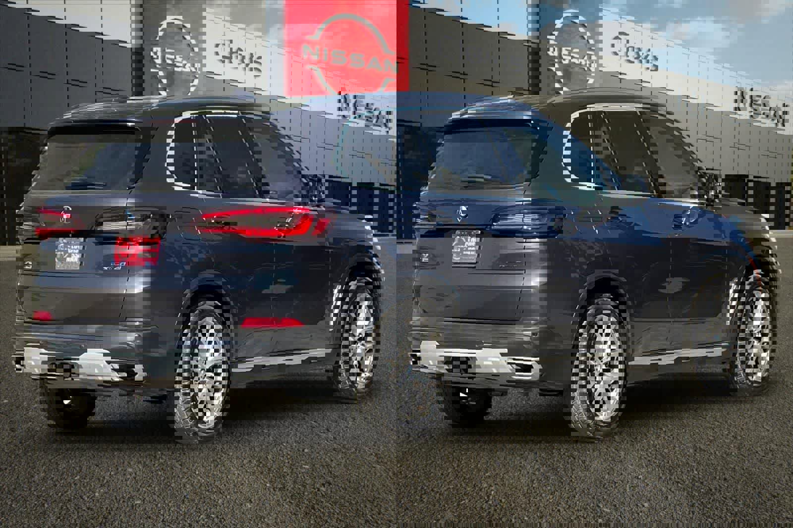 Used 2021 BMW X5 xDrive40i w/ Luxury Seating Package 2 image 3