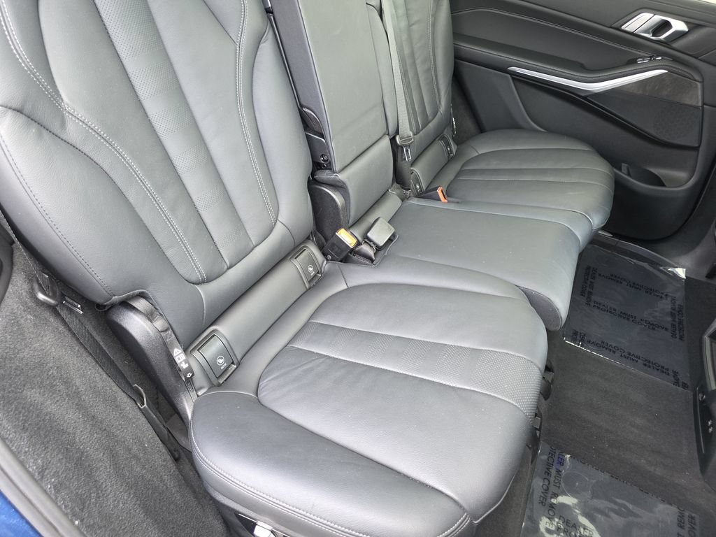 Used 2022 BMW X7 xDrive40i w/ Premium Package AWD/4WD image 19