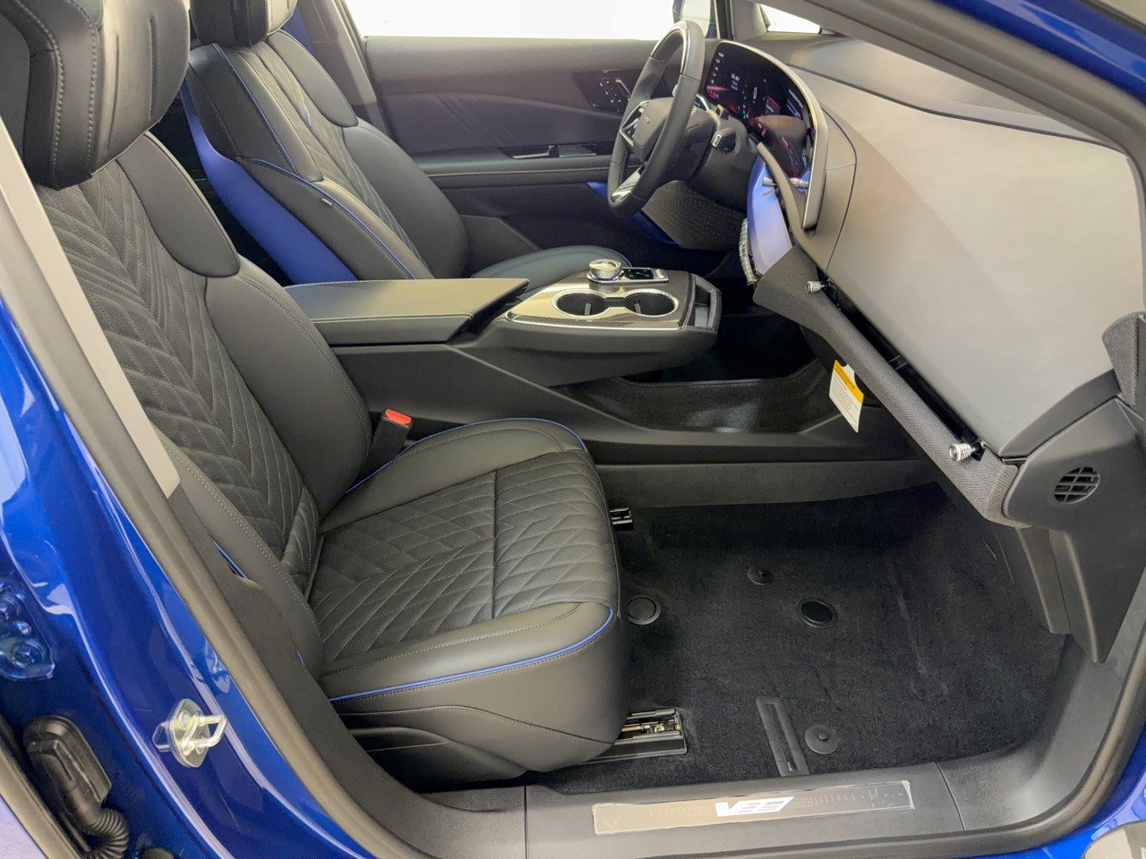 New 2027 Cadillac Optiq V w/ Deep Ocean Design Edition AWD/4WD image 30