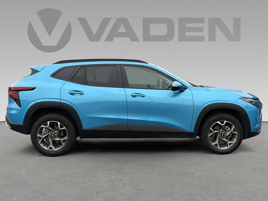 Used 2025 Chevrolet Trax LT FWD image 5