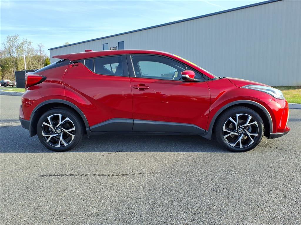 Used 2022 Toyota C-HR XLE image 3