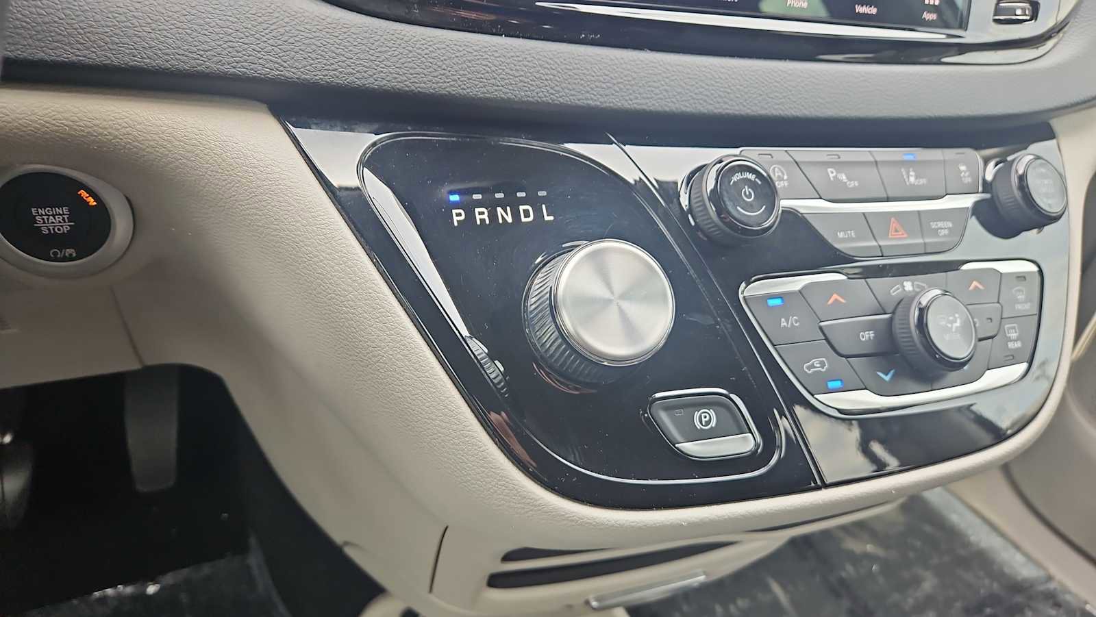 Used 2023 Chrysler Pacifica Touring-L image 21