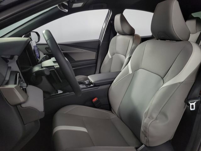 Used 2025 Toyota Camry SE FWD image 14