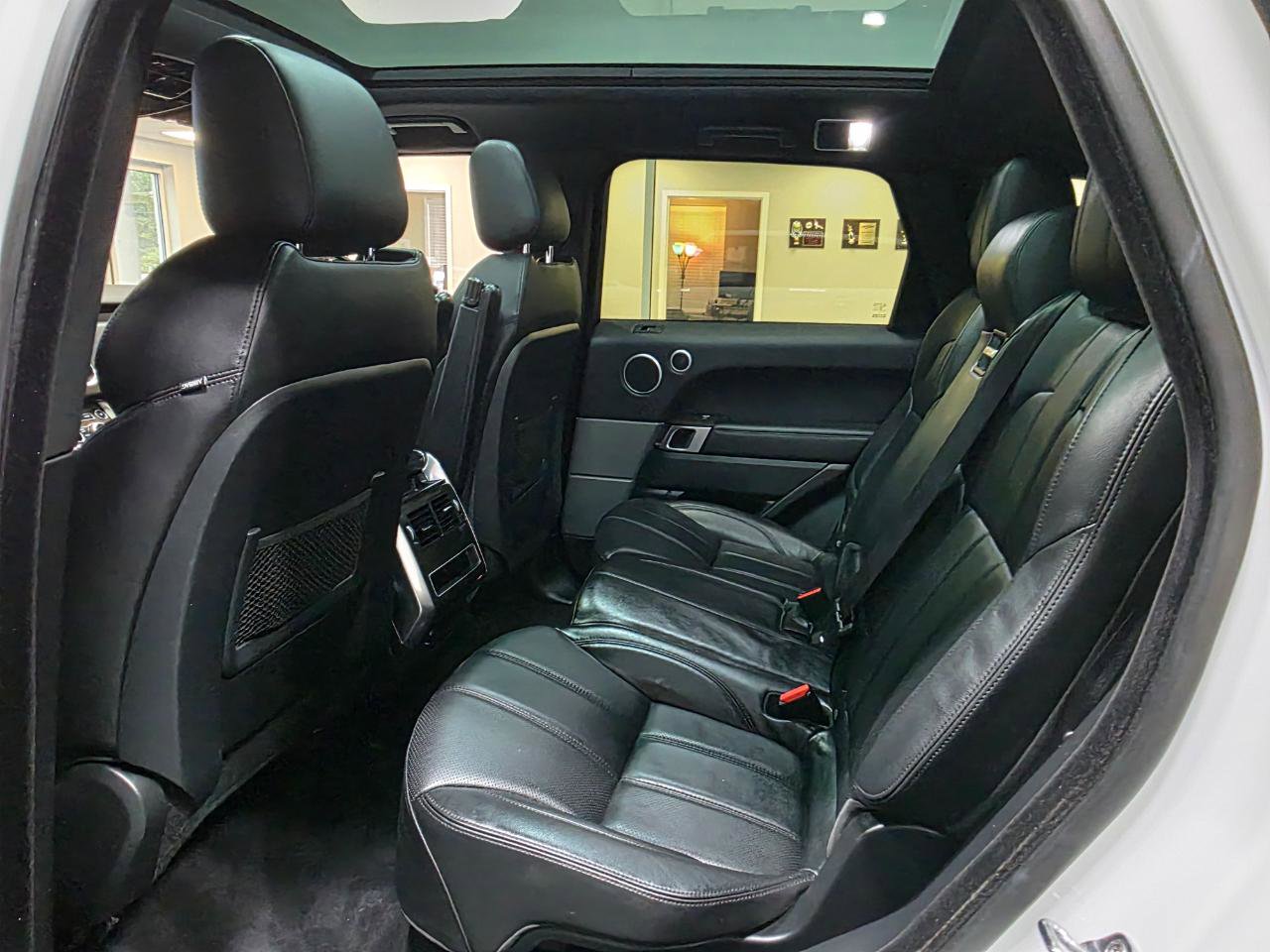 Used 2017 Land Rover Range Rover Sport SE AWD/4WD image 19