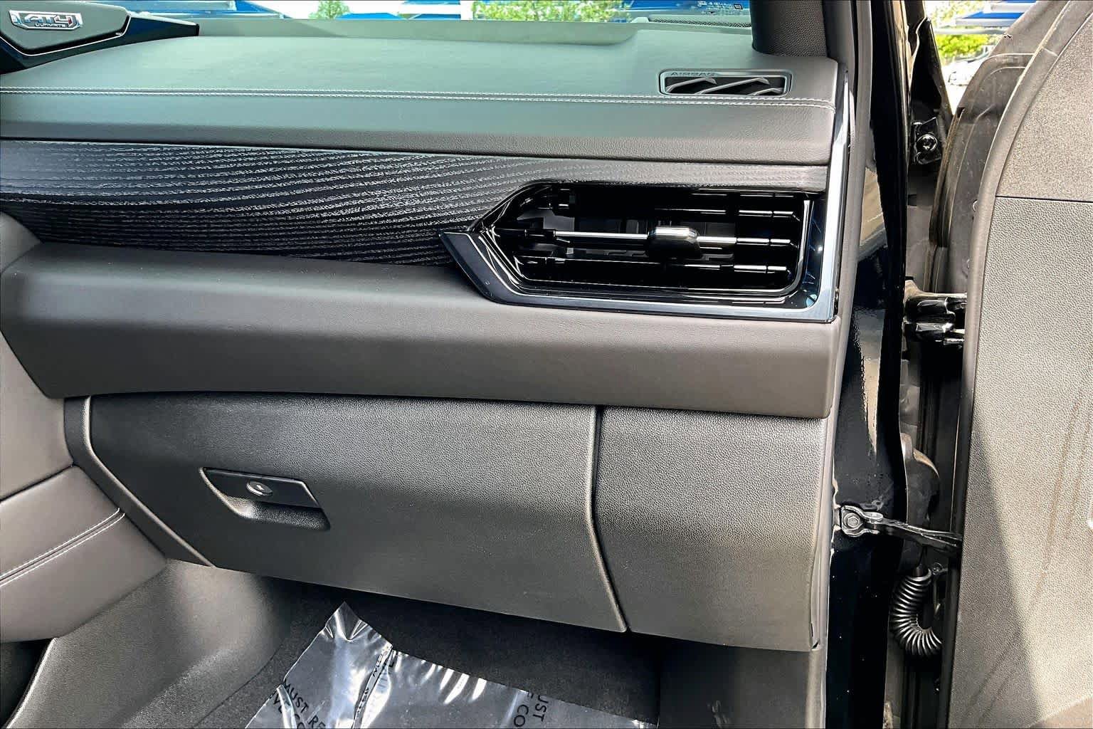 Used 2025 GMC Yukon XL AT4 Ultimate w/ LPO, Floor Liner Package image 19