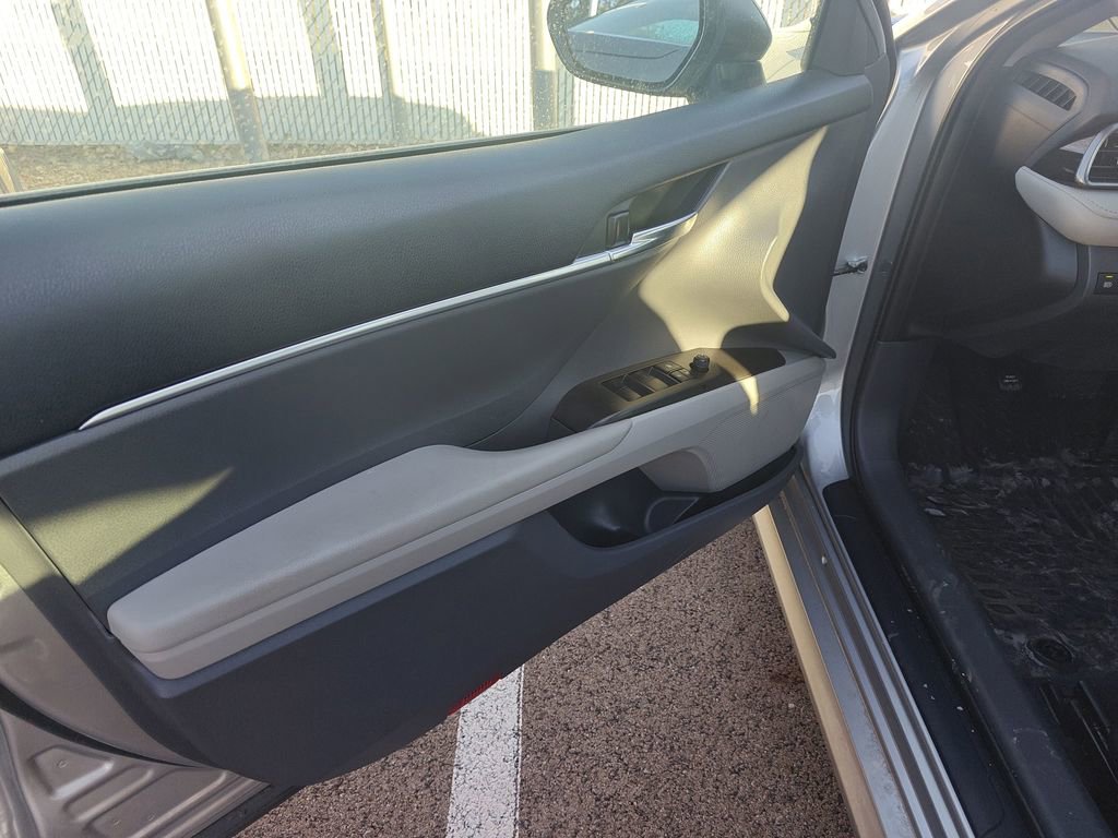 Used 2023 Toyota Camry LE image 5