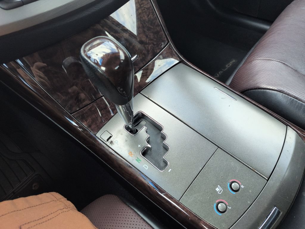 Used 2011 Toyota Avalon Limited FWD image 25