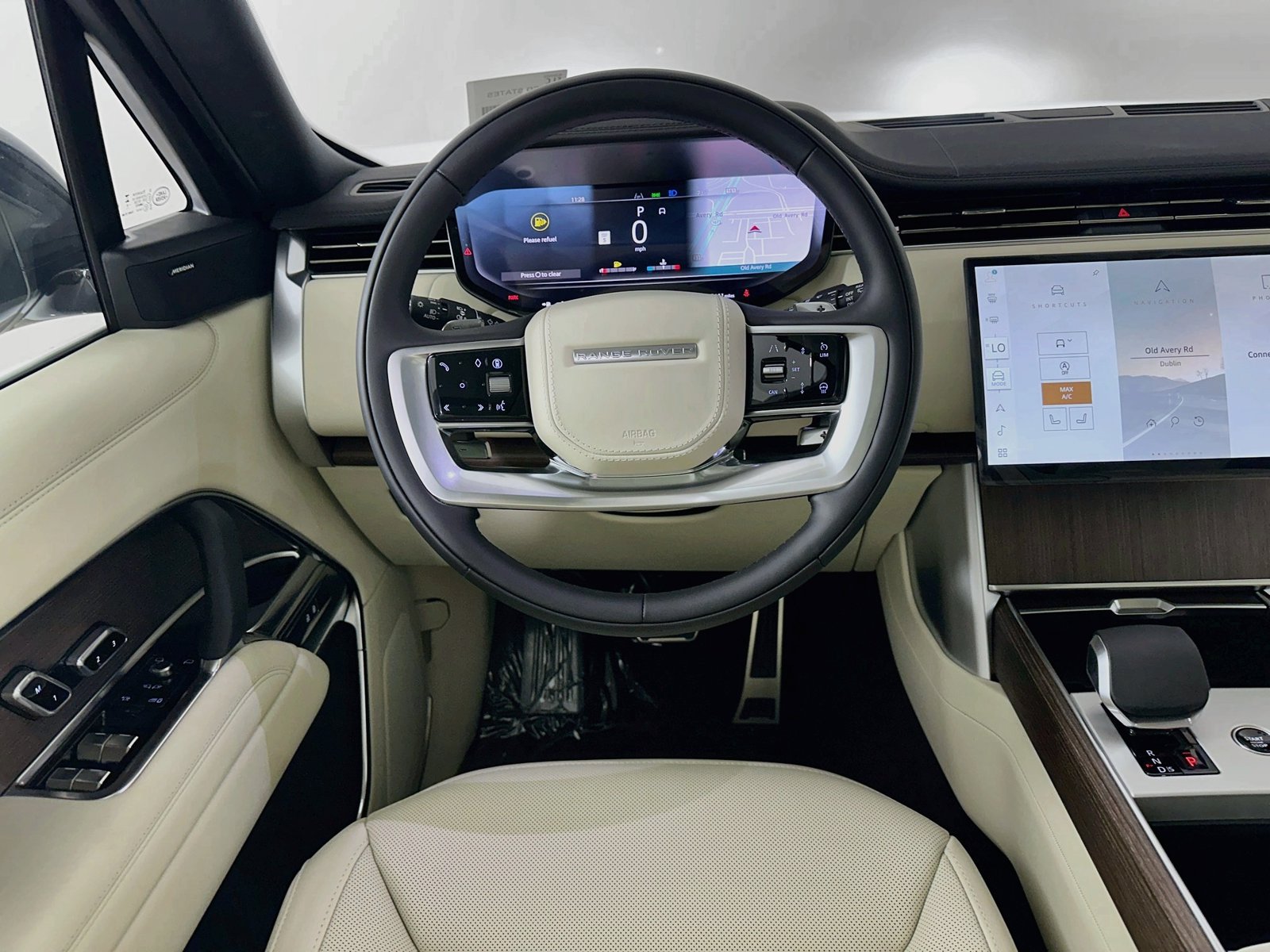 New 2026 Land Rover Range Rover Long Wheelbase SE AWD/4WD image 15