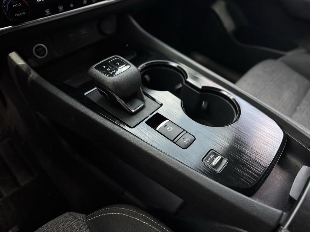 Used 2022 Nissan Rogue SV FWD image 12