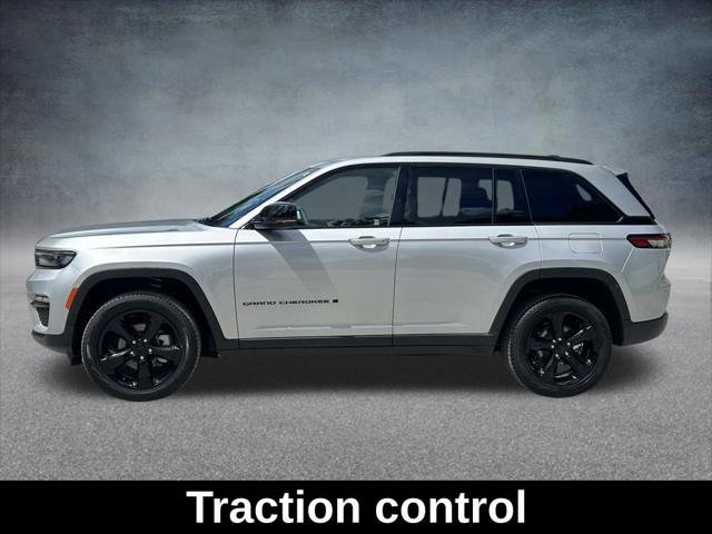 Certified 2024 Jeep Grand Cherokee Limited w/ Black Appearance Package image 10