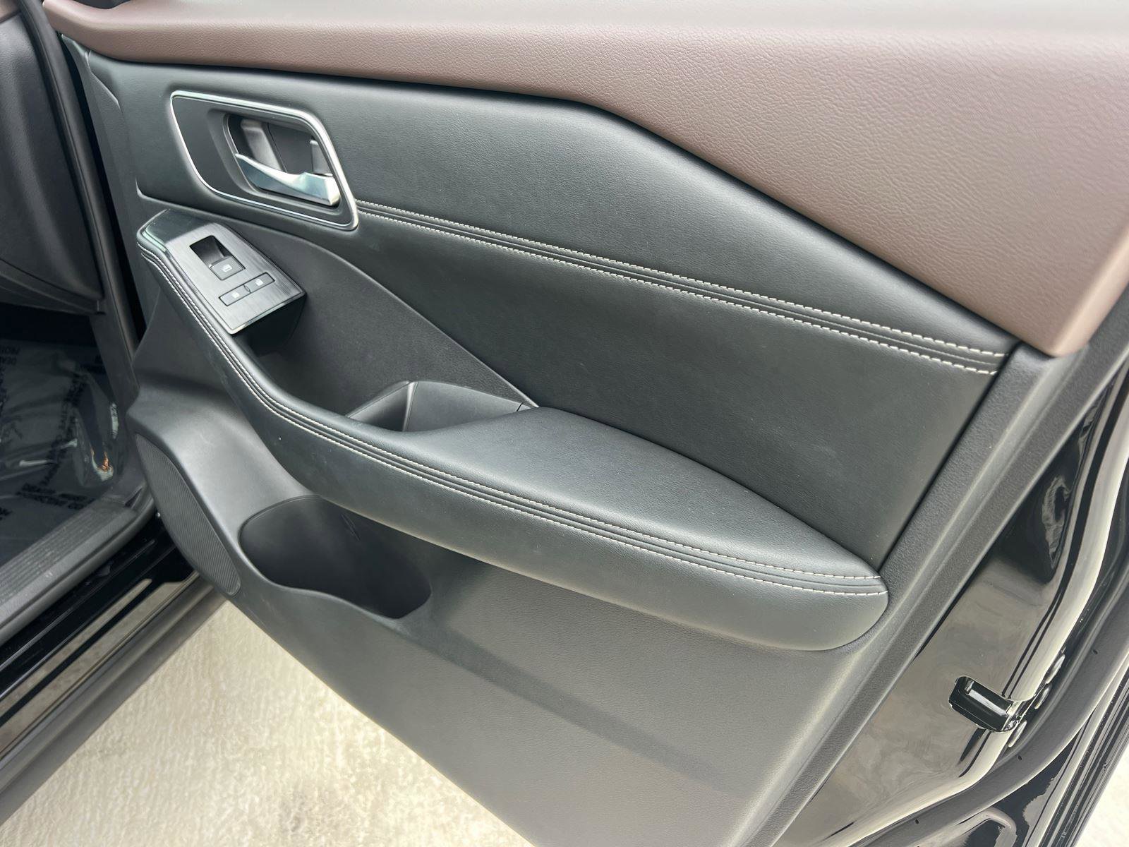 Used 2021 Nissan Rogue SV w/ Premium Package image 14