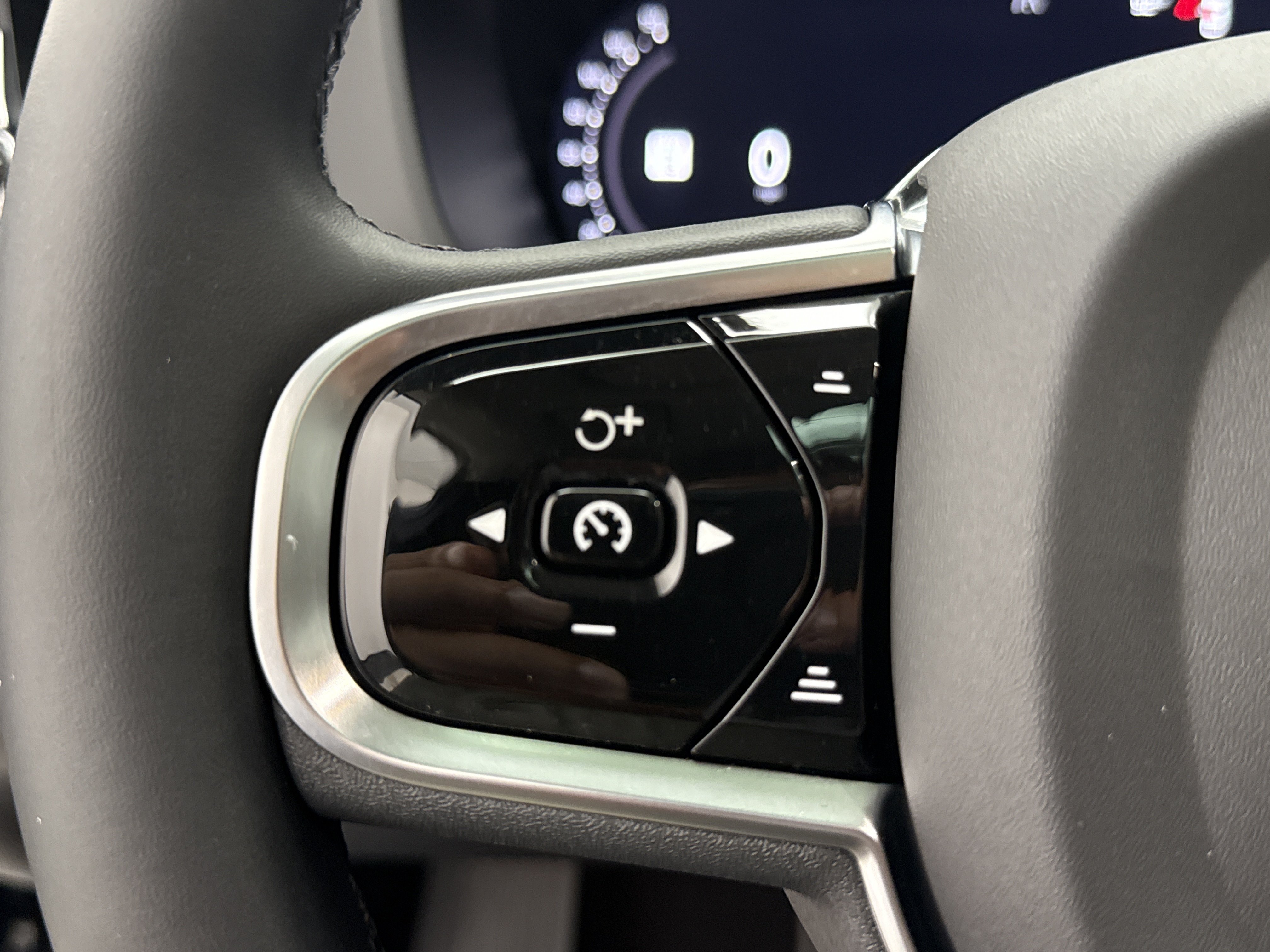 Certified 2023 Volvo XC60 B5 Plus w/ Climate Package FWD image 16