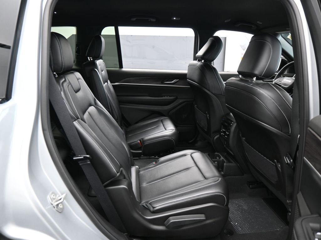 Used 2025 Jeep Grand Cherokee L Limited image 38