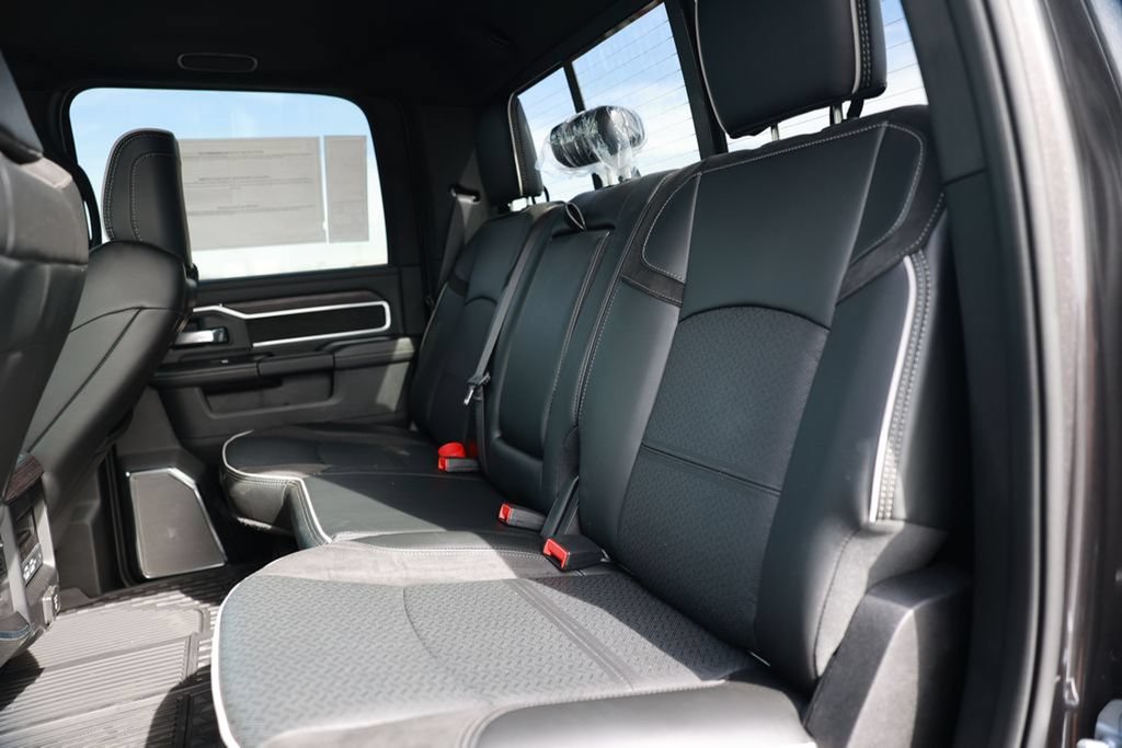 New 2026 RAM 3500 Laramie AWD/4WD image 32