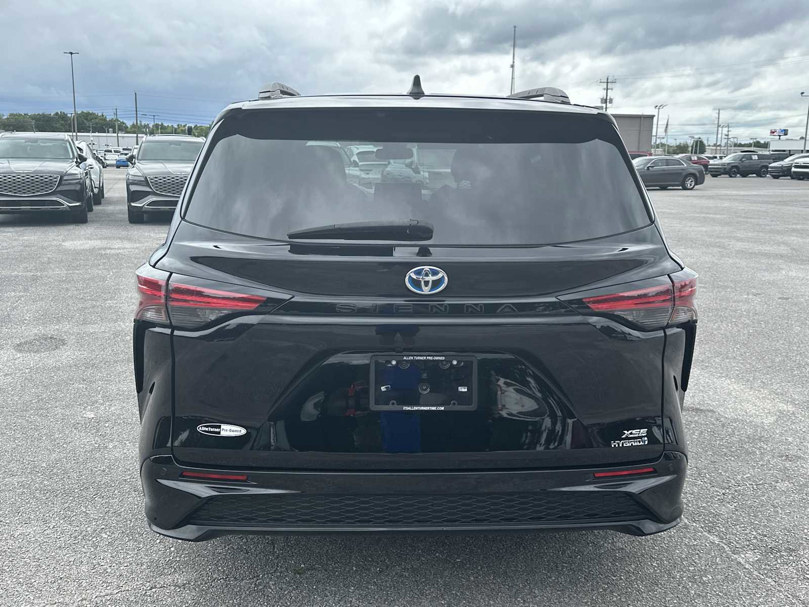 Used 2022 Toyota Sienna XSE FWD image 7