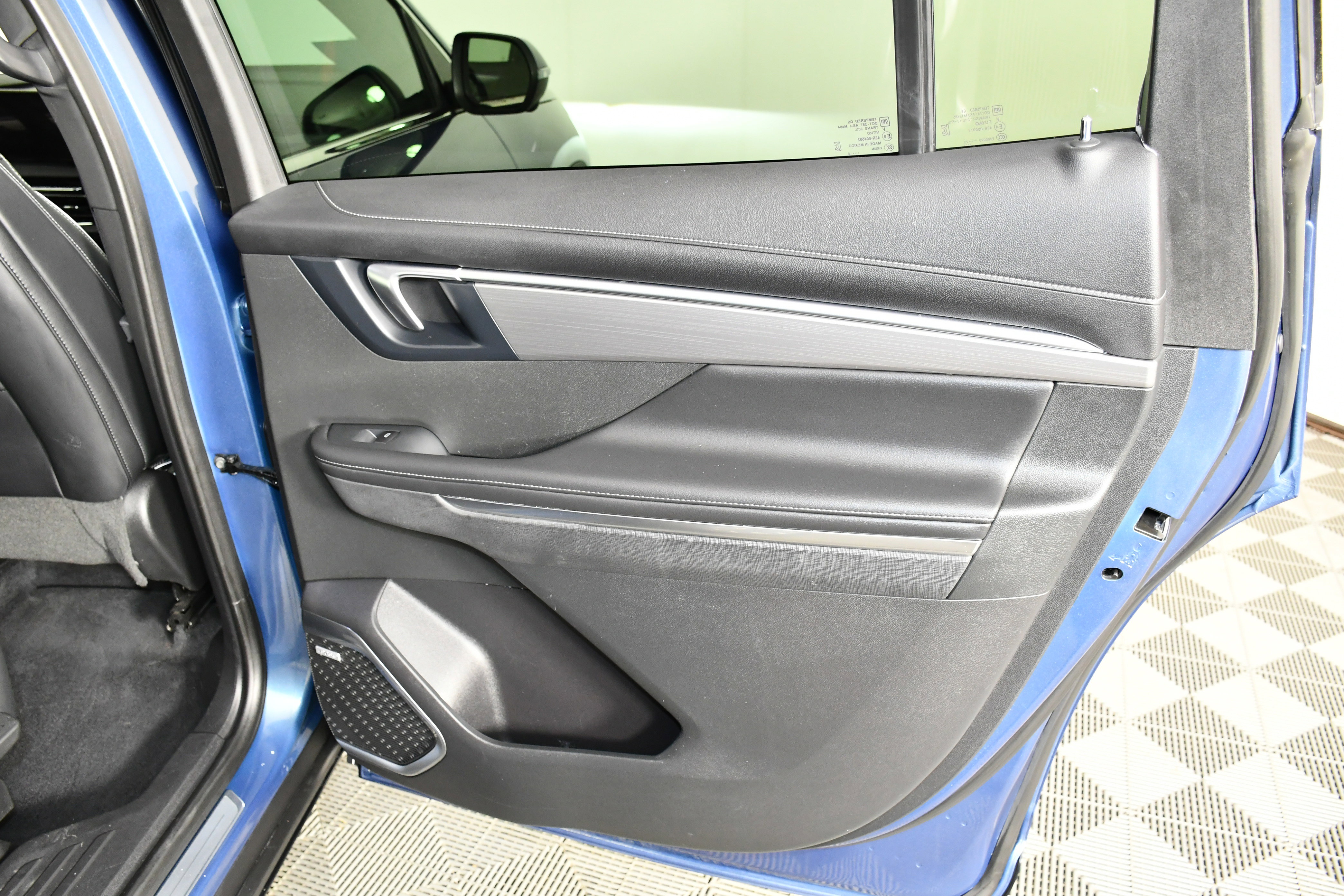 Used 2025 Buick Enclave Preferred image 42