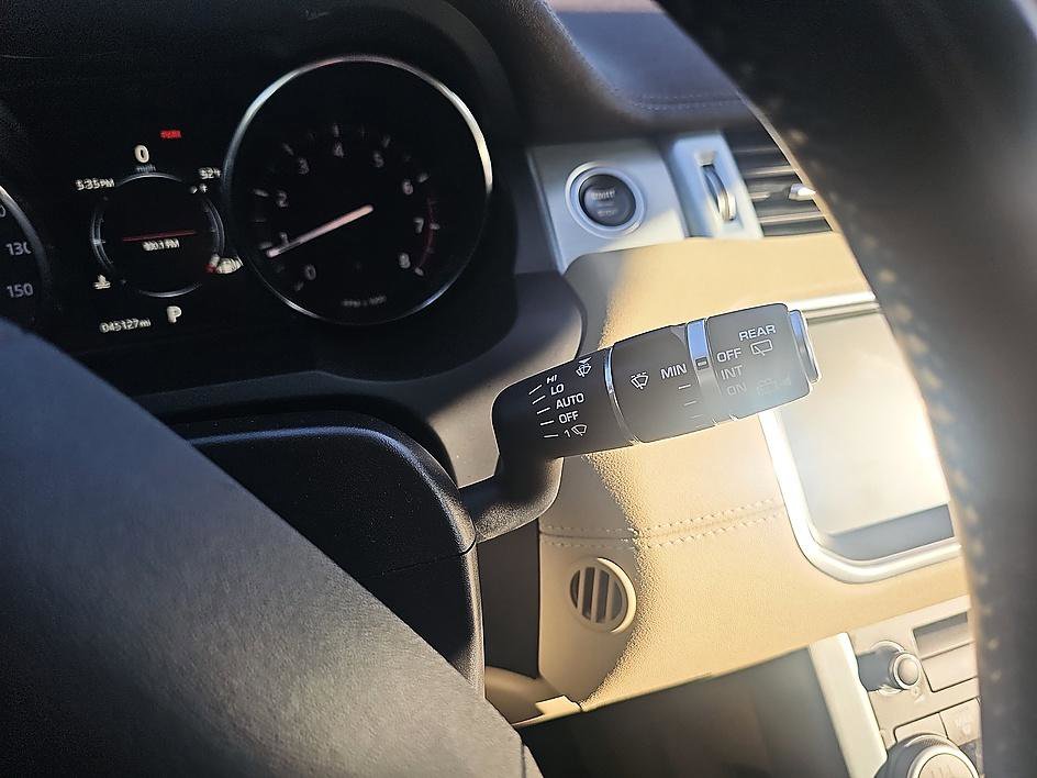 Used 2017 Land Rover Range Rover Evoque SE Premium image 20