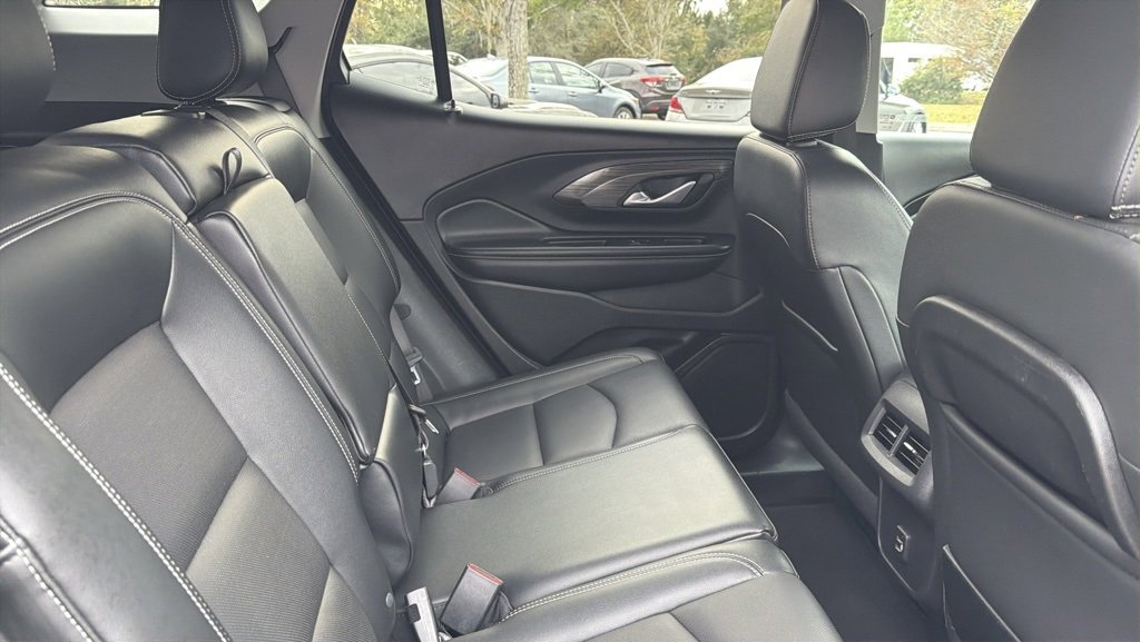 Used 2024 GMC Terrain SLT image 8