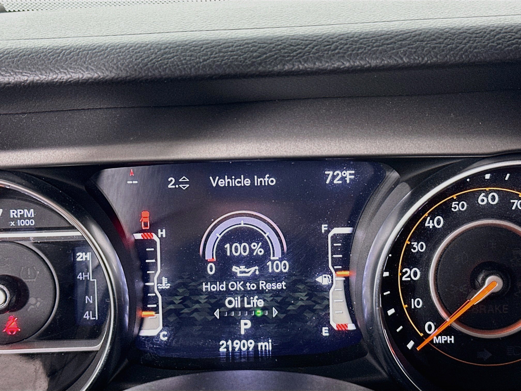 Used 2023 Jeep Gladiator Willys AWD/4WD image 12