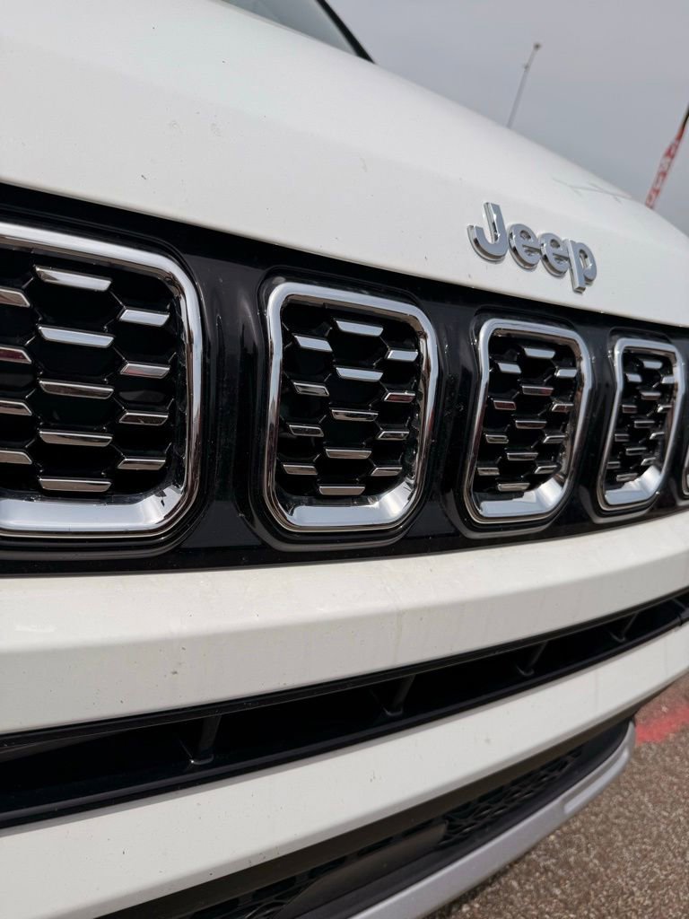 Used 2025 Jeep Compass Limited AWD/4WD image 12