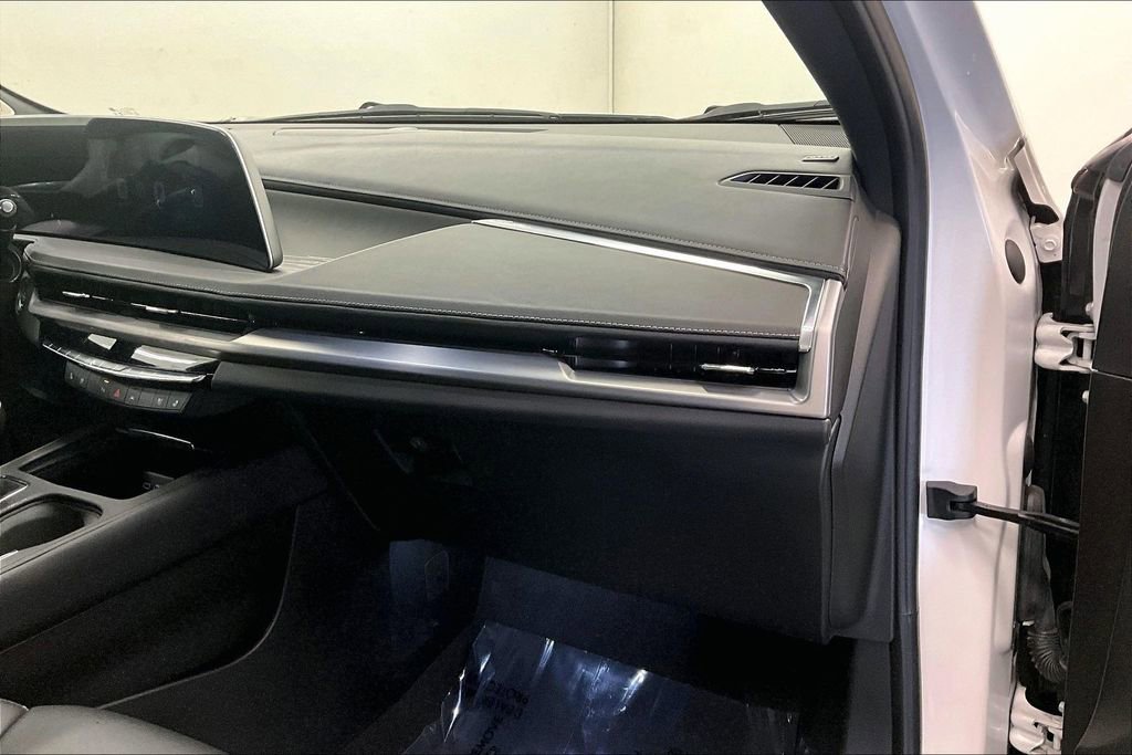 Used 2024 Cadillac XT4 Premium Luxury image 15