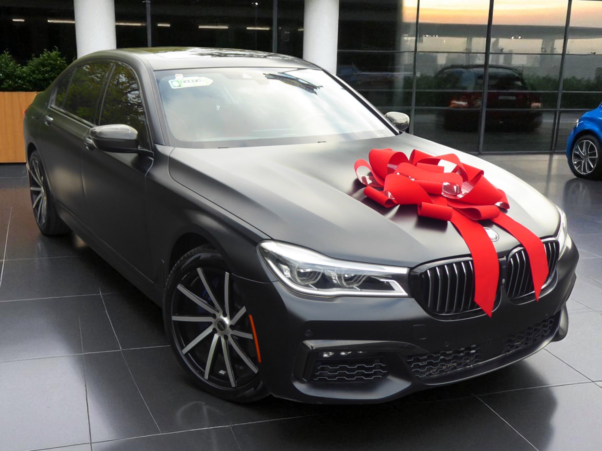 Used 2017 BMW 750i image 2