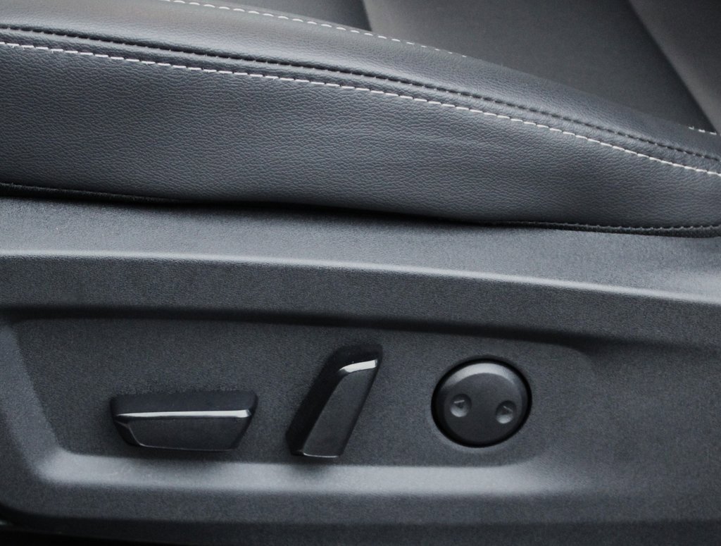 Certified 2025 Nissan Murano SV image 23