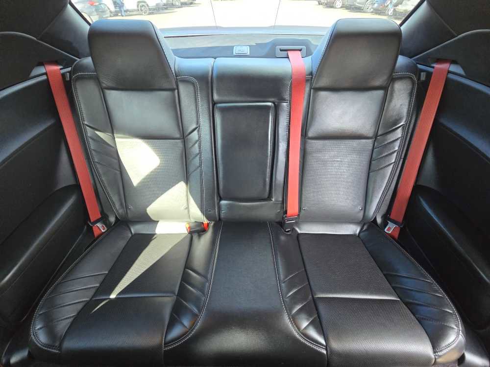 Used 2016 Dodge Challenger SRT w/ Technology Group image 17