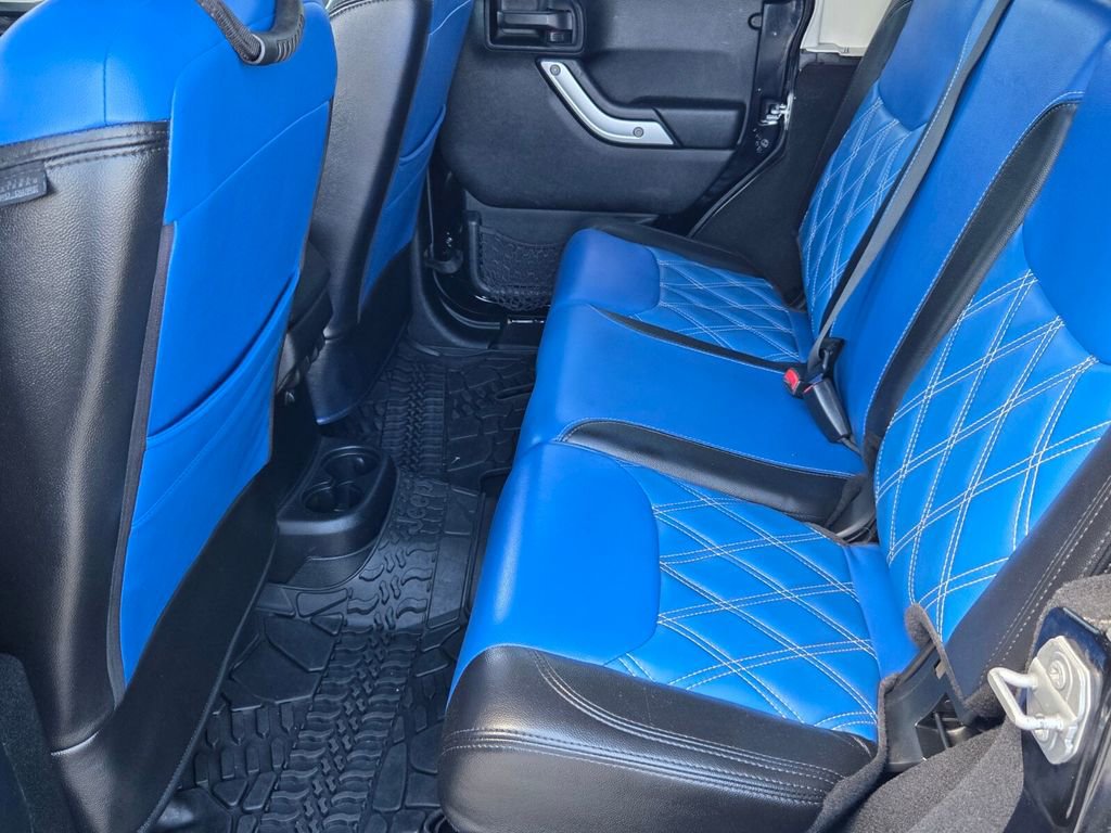 Used 2018 Jeep Wrangler Unlimited Sahara image 11