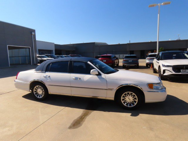 Used 2000 Lincoln Town Car Signature image 8