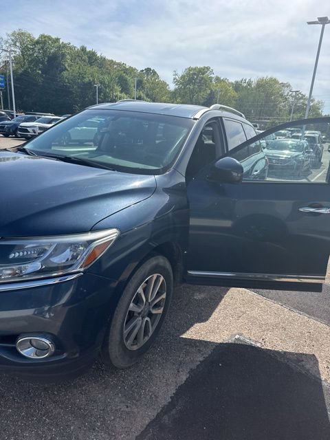 Used 2015 Nissan Pathfinder SL w/ Trailer Tow Package AWD/4WD image 2