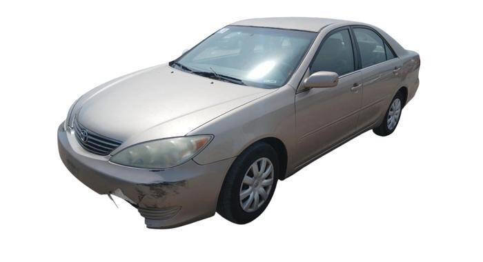 Used 2005 Toyota Camry LE FWD image 1